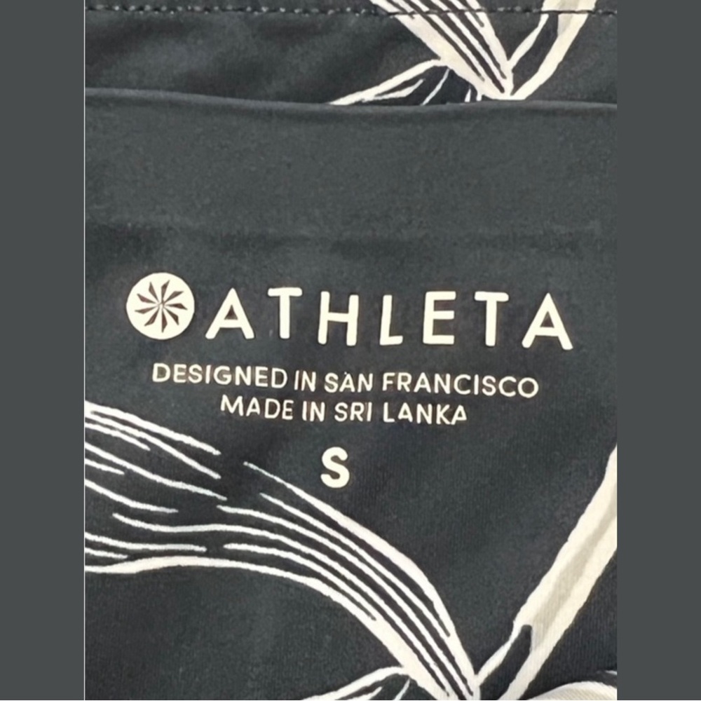 ATHLETA Navy Floral Sonic Capri Leggings! - Picture 4 of 5
